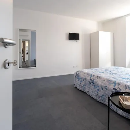 Apartament Casa Mael - Spacious Lakefront Flat *