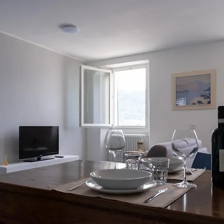 Casa Mael - Spacious Lakefront Flat